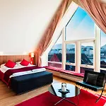Radisson Blu Royal Hotel, Hotel